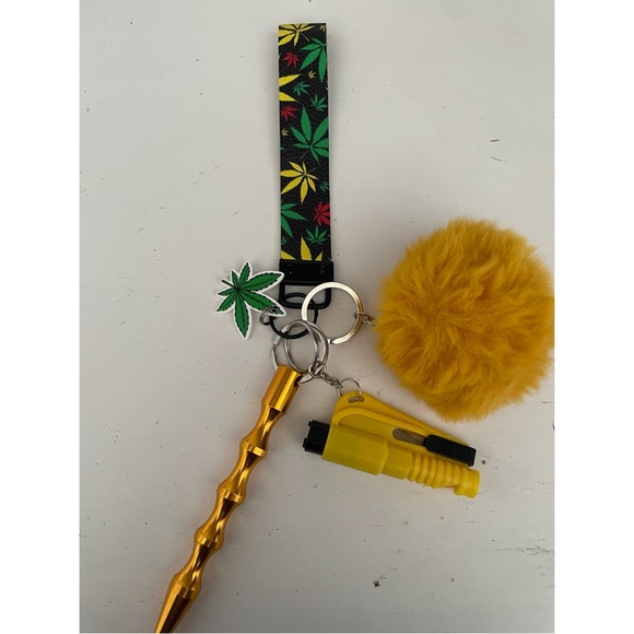 Keychain with accessories - Picture 6 of 8